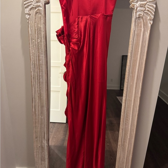 Absolutely stunning, red gown from Revolve - Picture 6 of 7